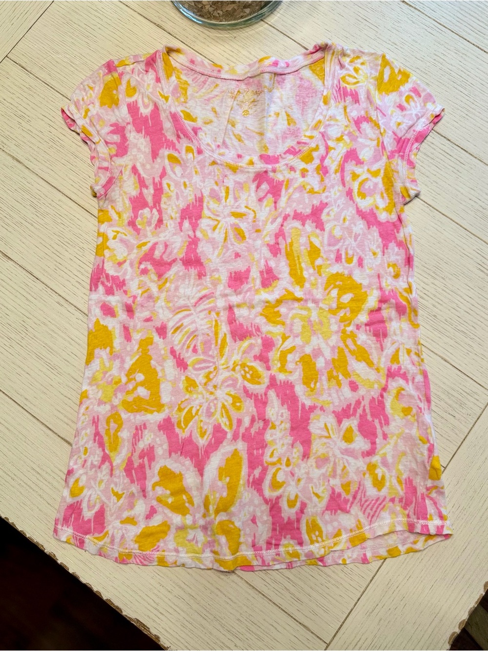Lilly Pulitzer XS kerah tshirt- ooh la la (or multi cheek to cheek?) | GUC